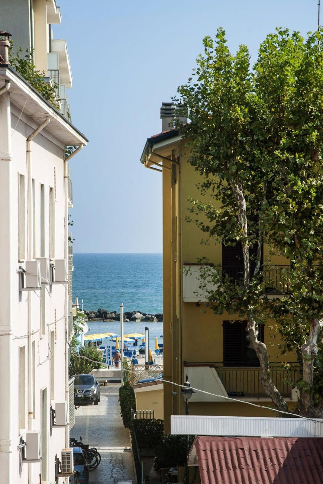Villa Zavatta "B&B - Rooms & Apartments" Bellaria-Igea Marina Exterior foto